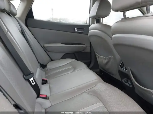 5XXGU4L35GG039935 2016 KIA OPTIMA - Image 8