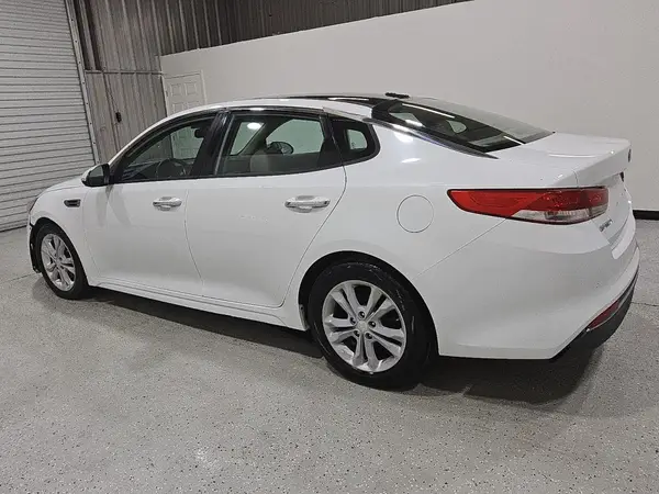 5XXGU4L35GG041023 2016 KIA OPTIMA - Image 2