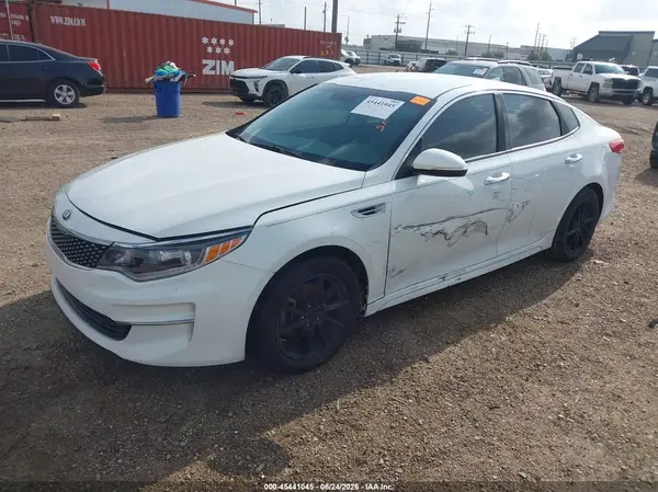5XXGU4L35GG070554 2016 KIA OPTIMA - Image 2