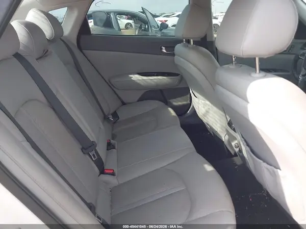 5XXGU4L35GG070554 2016 KIA OPTIMA - Image 8