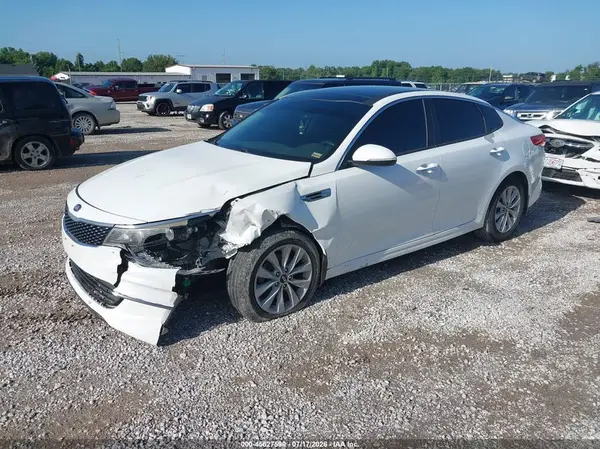 5XXGU4L35GG099200 2016 KIA OPTIMA - Image 2
