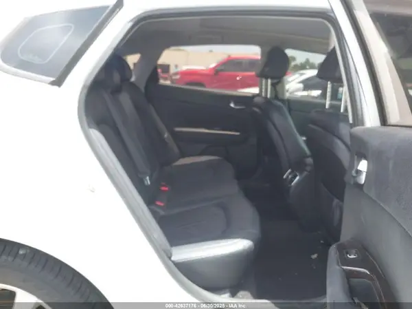 5XXGU4L35GG099911 2016 KIA OPTIMA - Image 8