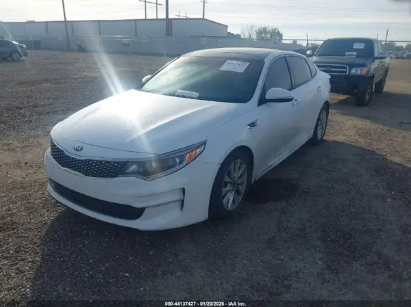 5XXGU4L35HG158506 2017 KIA OPTIMA - Image 2