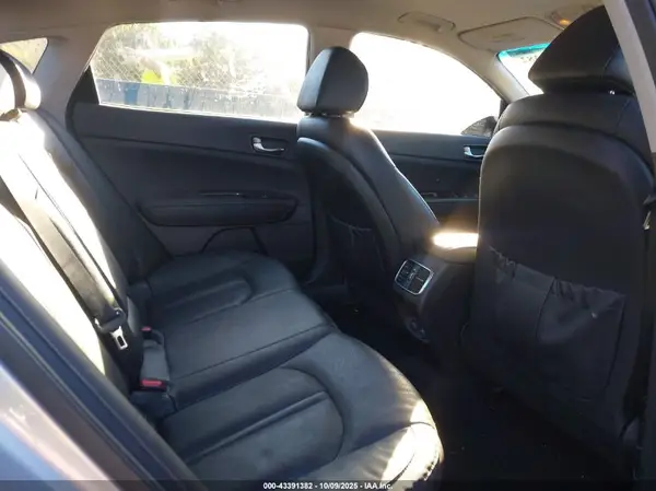 5XXGU4L35HG163317 2017 KIA OPTIMA - Image 8