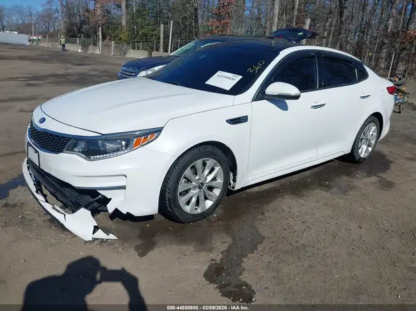 5XXGU4L35JG182083 2018 KIA OPTIMA - Image 2
