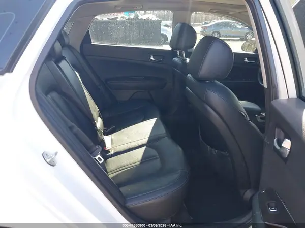 5XXGU4L35JG182083 2018 KIA OPTIMA - Image 8
