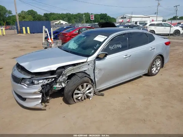 5XXGU4L35JG184870 2018 KIA OPTIMA - Image 2