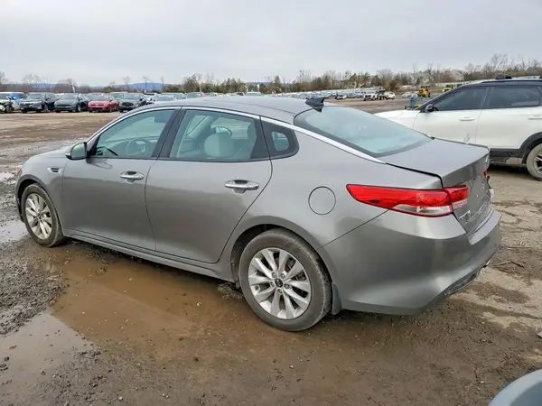 5XXGU4L35JG185677 2018 KIA OPTIMA - Image 2