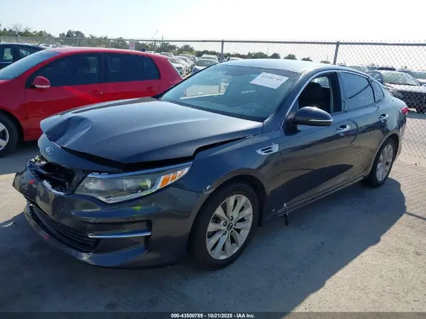 5XXGU4L35JG195805 2018 KIA OPTIMA - Image 2