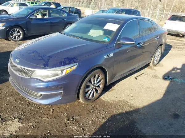 5XXGU4L35JG200081 2018 KIA OPTIMA - Image 2