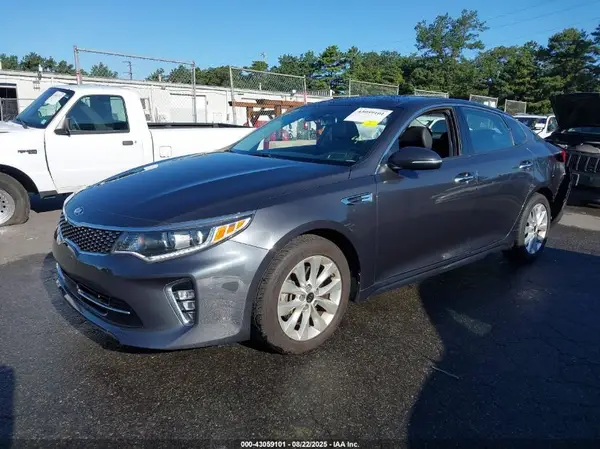 5XXGU4L35JG203448 2018 KIA OPTIMA - Image 2