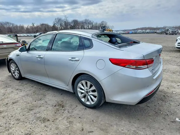 5XXGU4L35JG212411 2018 KIA OPTIMA - Image 2