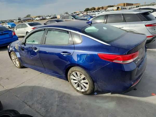 5XXGU4L35JG212425 2018 KIA OPTIMA - Image 2