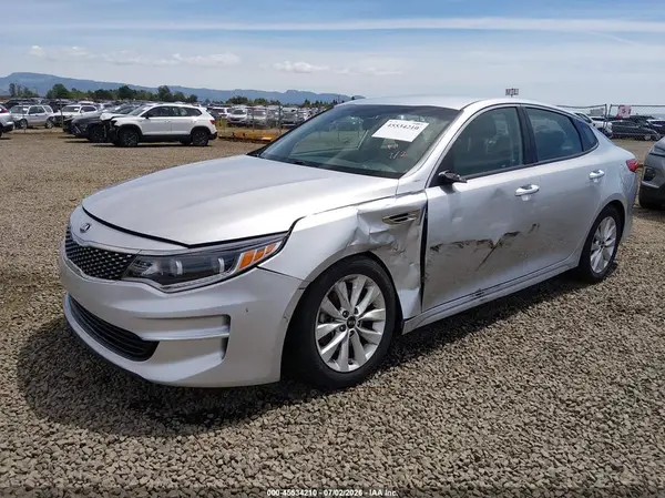 5XXGU4L35JG212523 2018 KIA OPTIMA - Image 2