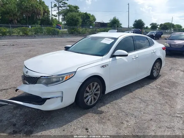 5XXGU4L35JG213719 2018 KIA OPTIMA - Image 2