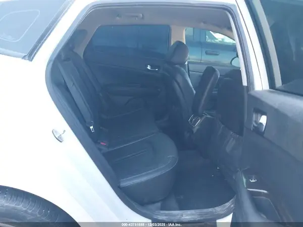 5XXGU4L35JG218600 2018 KIA OPTIMA - Image 8