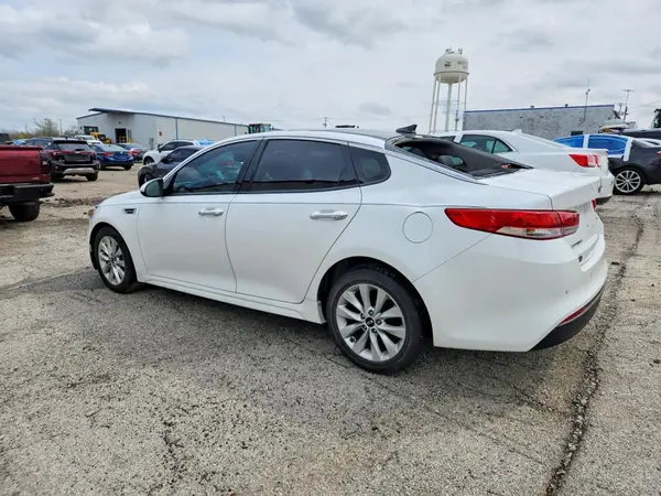 5XXGU4L35JG219049 2018 KIA OPTIMA - Image 2