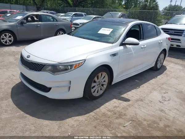 5XXGU4L35JG222534 2018 KIA OPTIMA - Image 2