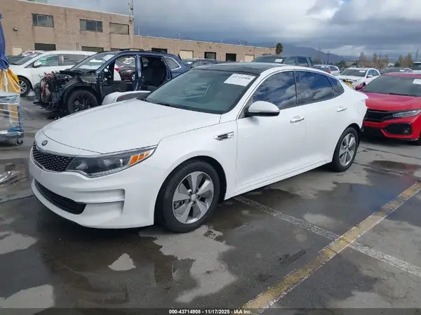 5XXGU4L35JG225126 2018 KIA OPTIMA - Image 2