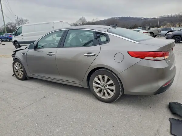 5XXGU4L35JG226373 2018 KIA OPTIMA - Image 2