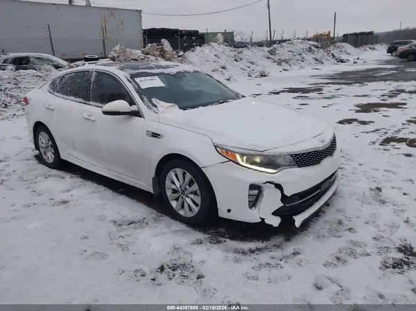 5XXGU4L35JG226485 2018 KIA OPTIMA - Image 1