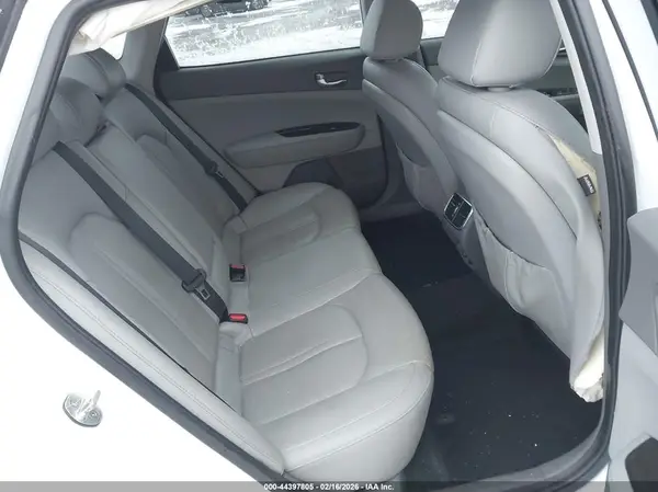 5XXGU4L35JG226485 2018 KIA OPTIMA - Image 8