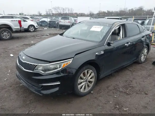 5XXGU4L35JG226972 2018 KIA OPTIMA - Image 2
