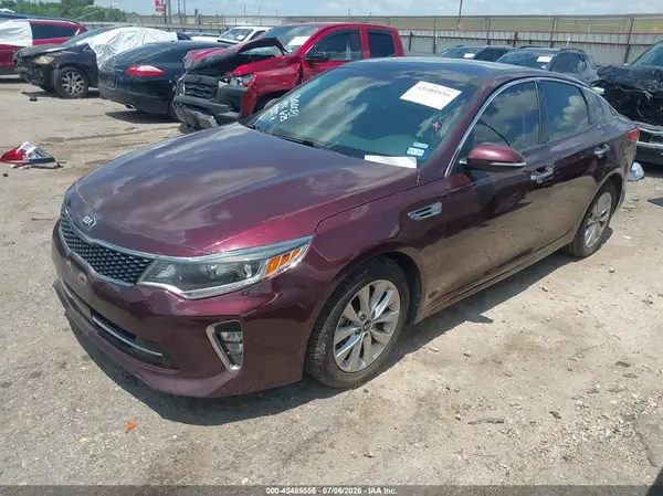 5XXGU4L35JG228253 2018 KIA OPTIMA - Image 2