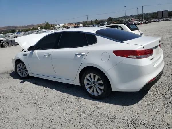 5XXGU4L35JG233565 2018 KIA OPTIMA - Image 2