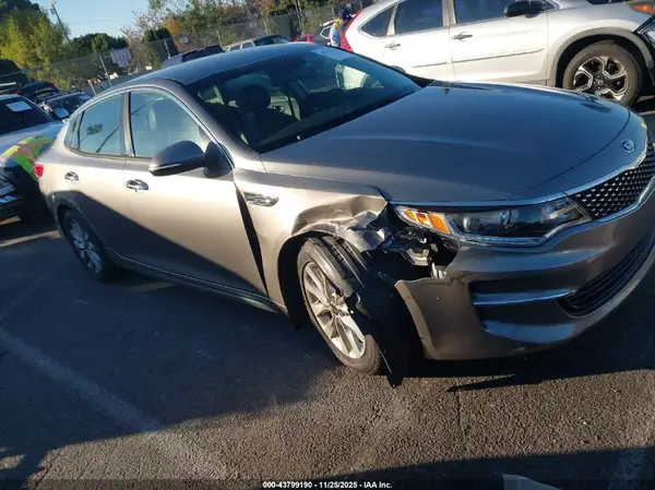 5XXGU4L35JG234067 2018 KIA OPTIMA - Image 1