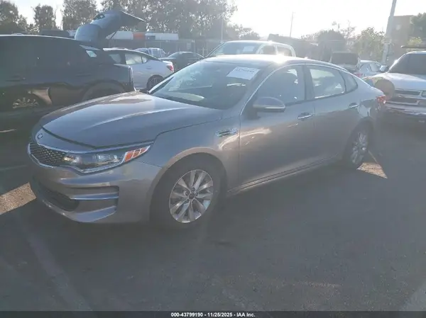 5XXGU4L35JG234067 2018 KIA OPTIMA - Image 2