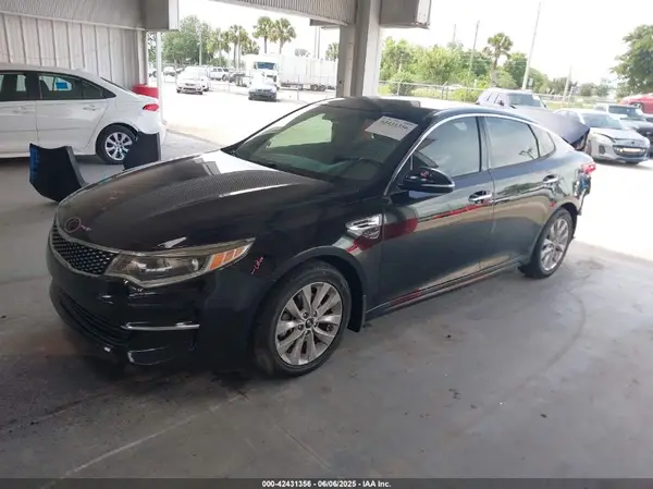 5XXGU4L35JG238233 2018 KIA OPTIMA - Image 2