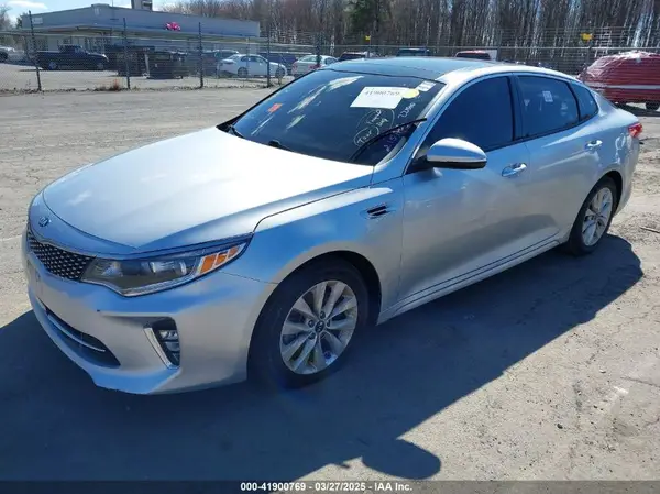 5XXGU4L35JG251757 2018 KIA OPTIMA - Image 2