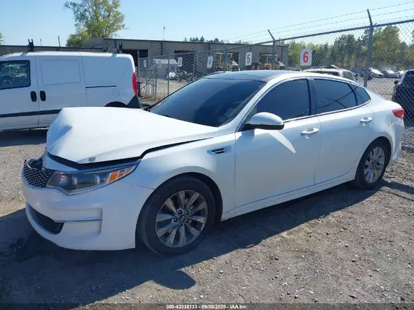 5XXGU4L36GG032427 2016 KIA OPTIMA - Image 2
