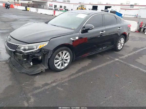 5XXGU4L36GG081109 2016 KIA OPTIMA - Image 2
