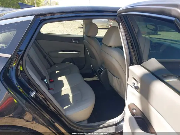 5XXGU4L36HG123828 2017 KIA OPTIMA - Image 8