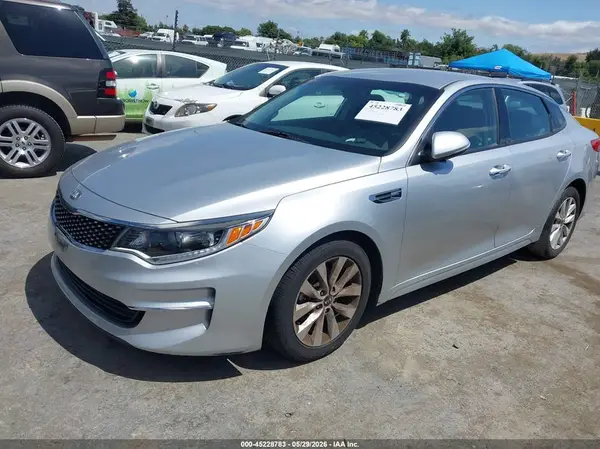 5XXGU4L36JG179886 2018 KIA OPTIMA - Image 2