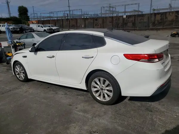 5XXGU4L36JG180570 2018 KIA OPTIMA - Image 2