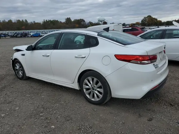 5XXGU4L36JG186806 2018 KIA OPTIMA - Image 2