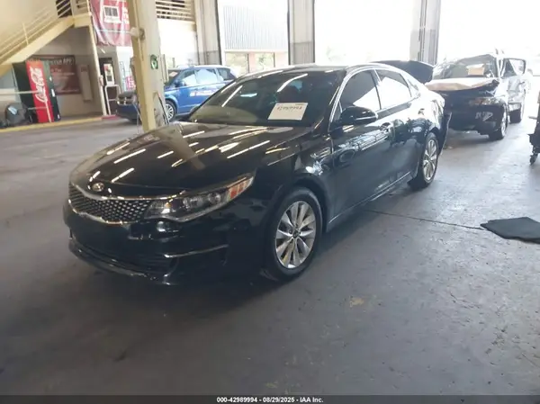 5XXGU4L36JG189155 2018 KIA OPTIMA - Image 2