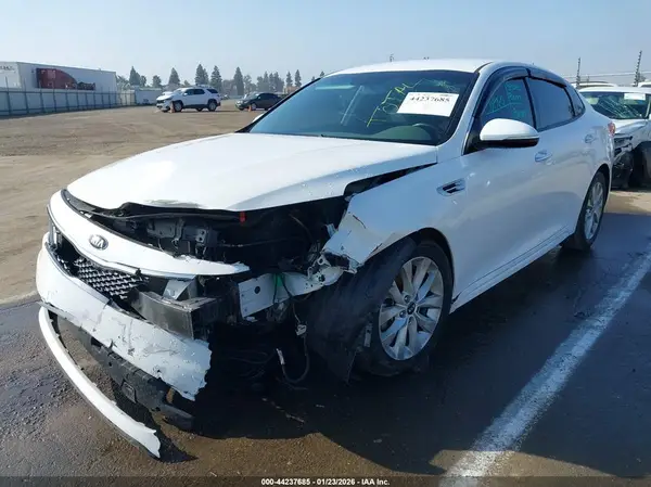 5XXGU4L36JG195599 2018 KIA OPTIMA - Image 2