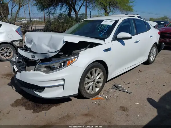 5XXGU4L36JG200543 2018 KIA OPTIMA - Image 2