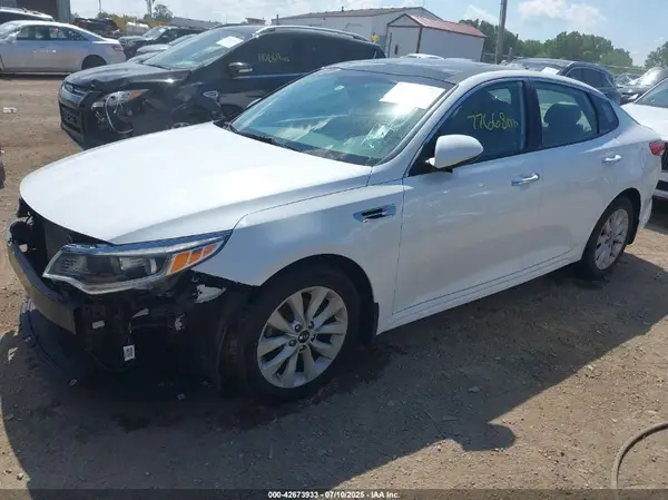 5XXGU4L36JG203331 2018 KIA OPTIMA - Image 2