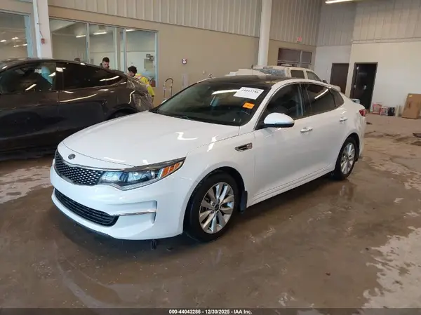 5XXGU4L36JG205130 2018 KIA OPTIMA - Image 2