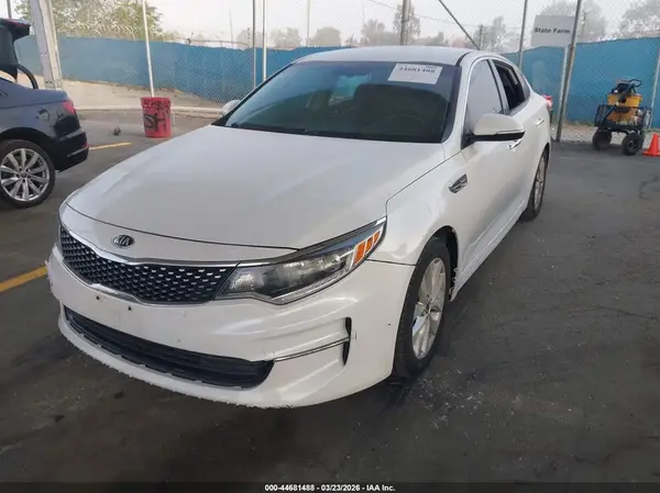 5XXGU4L36JG208920 2018 KIA OPTIMA - Image 2