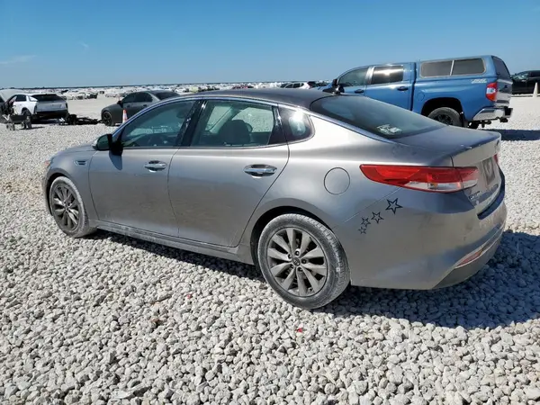 5XXGU4L36JG209792 2018 KIA OPTIMA - Image 2