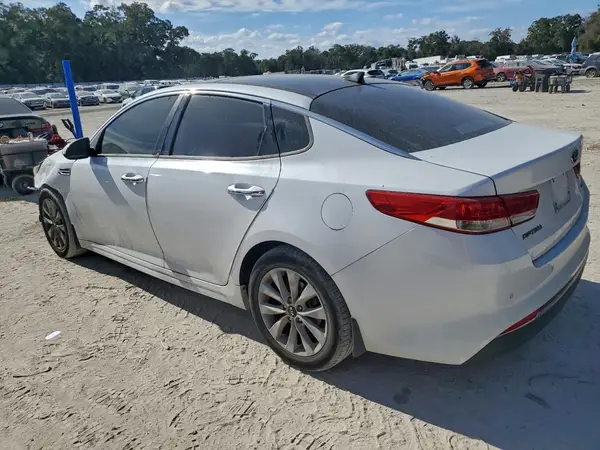 5XXGU4L36JG213356 2018 KIA OPTIMA - Image 2