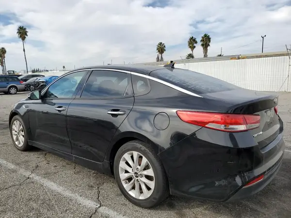5XXGU4L36JG214720 2018 KIA OPTIMA - Image 2