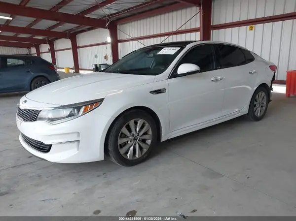 5XXGU4L36JG215592 2018 KIA OPTIMA - Image 2