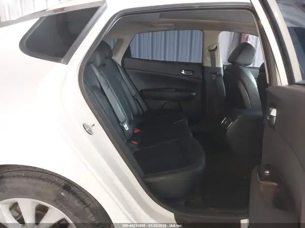 5XXGU4L36JG215592 2018 KIA OPTIMA - Image 8